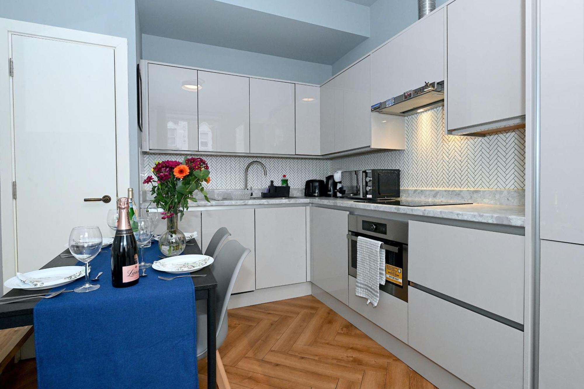 1 Bedroom Flat In Wood Green Piccadilly Line London Bagian luar foto